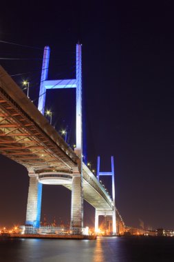 Yokohama Körfez Köprüsü alacakaranlık