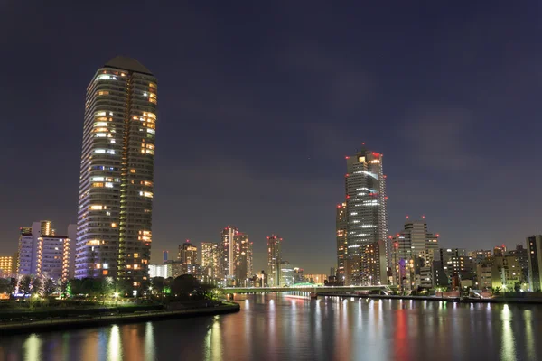 夕暮れ時に東京の高層ビル — ストック写真