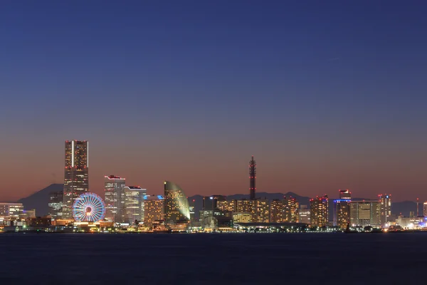 Wolkenkratzer in Minatomirai, Yokohama in der Dämmerung — Stockfoto