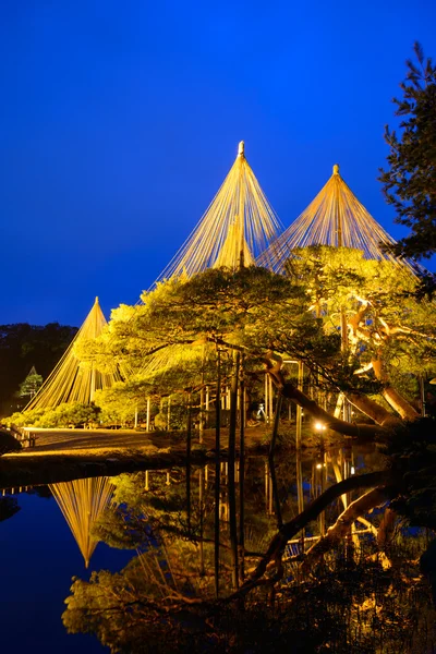 Kenrokuen Garden at night in Kanazawa, Japan — Stock Photo, Image