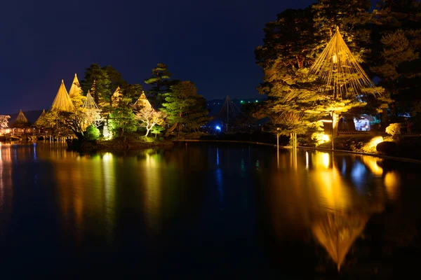 Ogród Kenrokuen w nocy w Kanazawa, Japan — Zdjęcie stockowe