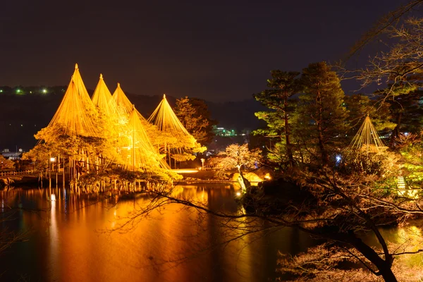 Jardin Kenrokuen la nuit à Kanazawa, Japon — Photo