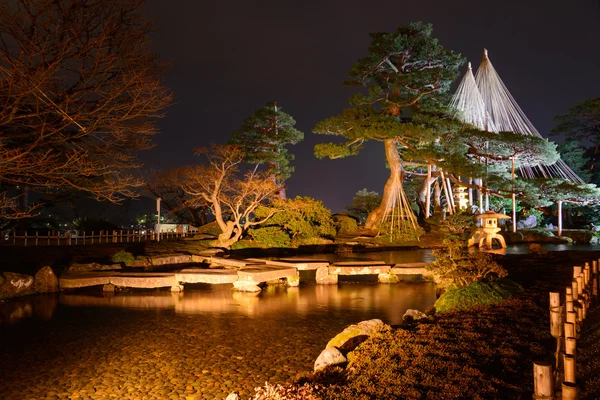 Jardim Kenrokuen à noite em Kanazawa, Japão — Fotografia de Stock