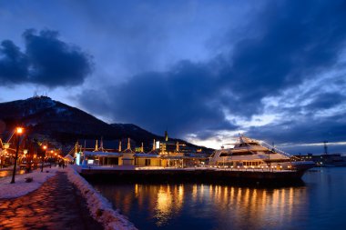 Kanemori kırmızı tuğla depoda alacakaranlık Hakodate, Hokkaido