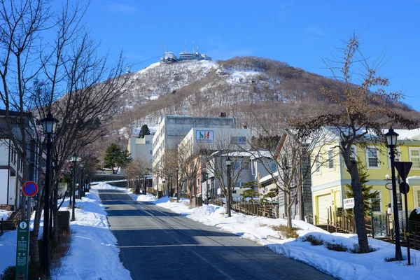 Hachimanzaka y Monte Hakodate en la ciudad de Hakodate, Hokkaido — Foto de Stock