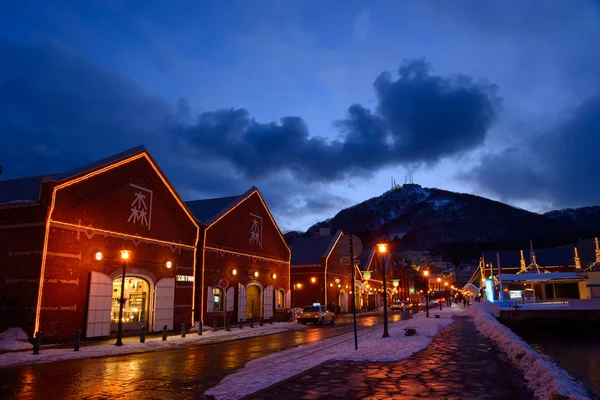 Kanemori rotes Backsteinlager in der Dämmerung in hakodate, hokkaido — Stockfoto