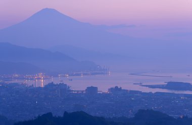 Shizuoka şehir ve Mt.Fuji şafak