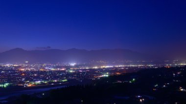 Iida şehir alacakaranlıkta