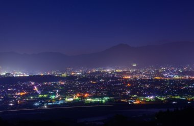 Iida şehir alacakaranlıkta