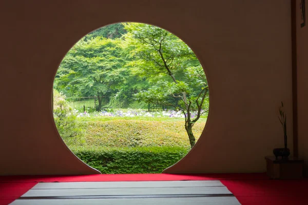 Japonský dům s kulatým oknem — Stock fotografie