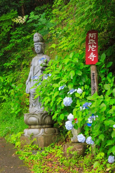 Hydrangeas and Jizo bosatsu — Stock Photo, Image