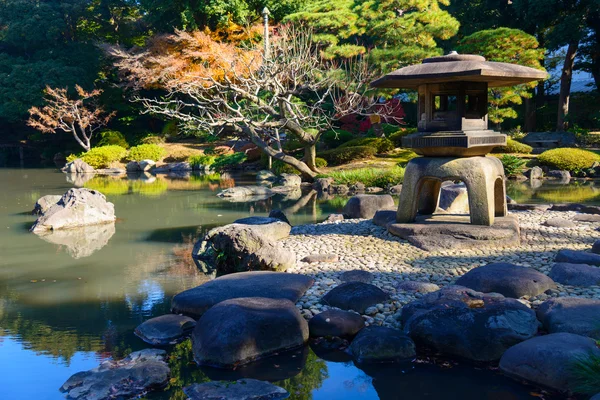 Folhagem de outono nos Jardins Kyu-Furukawa, Tóquio — Fotografia de Stock