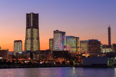Alacakaranlık Minatomirai 21 alanında Yokohama, Japonya