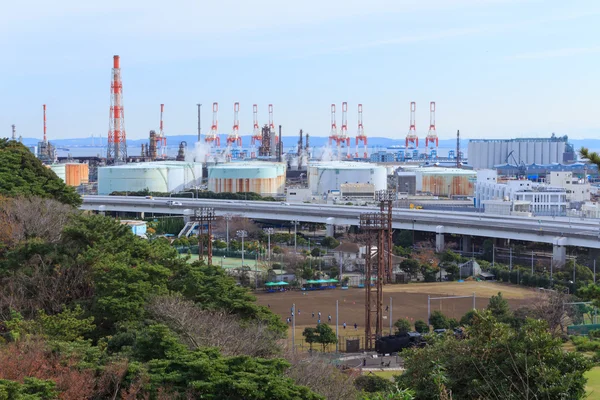 Fabrieken in de industriële regio Keihin in Yokohama, Kanagawa, Japan — Stockfoto