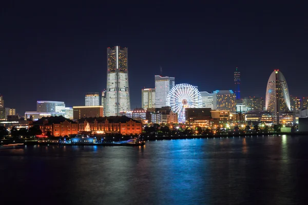 Japonya 'nın Yokohama şehrinde gece yarısı Minatomirai 21. — Stok fotoğraf