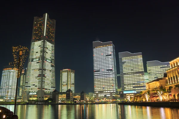Zona Minatomirai 21 di notte a Yokohama, Giappone — Foto Stock