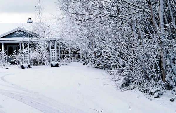 Casa coperta di neve — Foto Stock