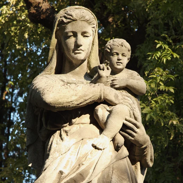 Standbeeld van Maagd Maria en Jezus Christus — Stockfoto
