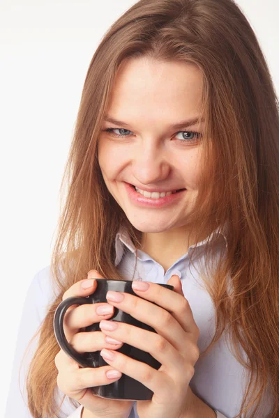 Hermosa mujer de negocios disfrutando en una taza de café — Foto de Stock