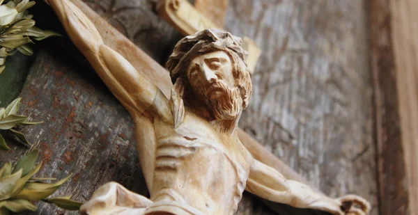 Święty Krzyż z ukrzyżowanym Jezusem — Zdjęcie stockowe
