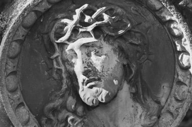 Cehennemin ve cehennemin simgesi olarak.