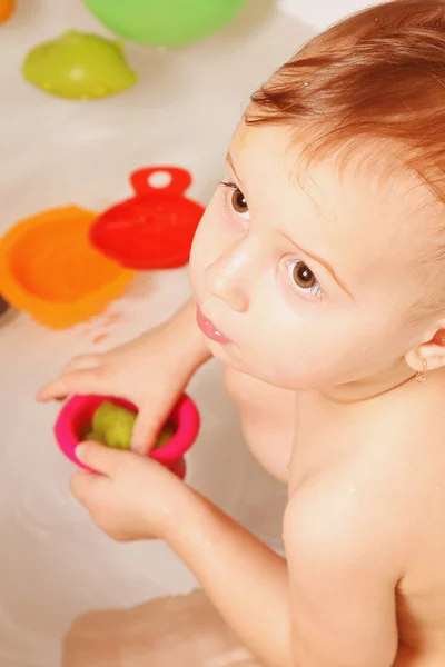 Beautiful baby girl playing with water in the bath — Stock Photo, Image