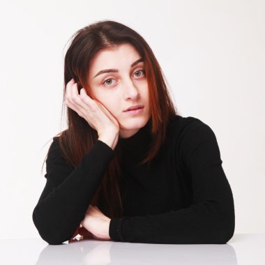 yorgun, çok yorgun ve sinirli kadın (beden dili, hareketleri, 