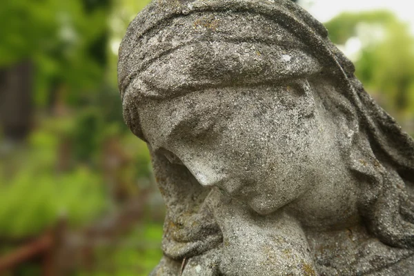 Statue of woman on tomb as a symbol of depression and sorrow — Stock Photo, Image