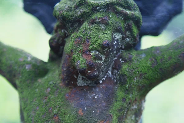 La crucifixión de Jesucristo (fragmento de estatua antigua ) —  Fotos de Stock