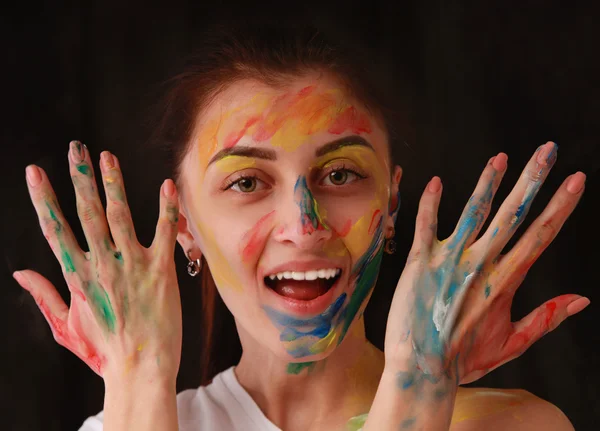 Menina bonita brilhante com arte maquiagem colorida — Fotografia de Stock