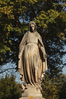 sevgi ve nezaket sembolü olarak Meryem Ana heykeli