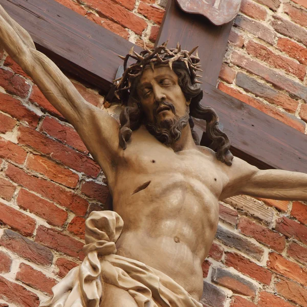 Святой крест с распятым Иисусом Христом — стоковое фото