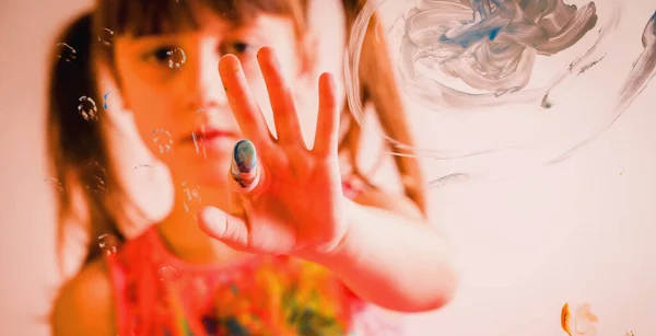 Процес Малювання Склі Портрет Красивої Молодої Дівчини Малює Твори Мистецтва — стокове фото