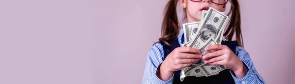 Χρήματα Είναι Καλύτερο Κίνητρο Πορτρέτο Του Νεαρού Όμορφο Κορίτσι Των — Φωτογραφία Αρχείου