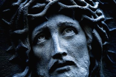 Yüce İsa 'nın dikenli tacı. Antika bir heykel parçası..