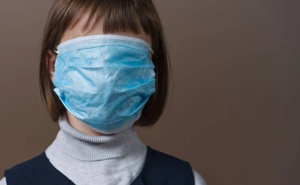 Zapobieganie Podczas Grypy Epidemii Zakaźnej Całkowita Ochrona Młoda Dziewczyna Nosi — Zdjęcie stockowe