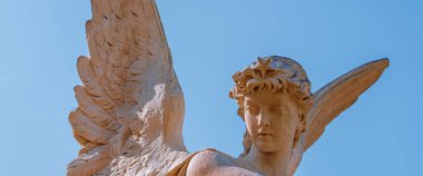 Antik mitolojide aşk tanrıçası Afrodit (Venüs). Eski taş heykel parçalarını kapatın.. 