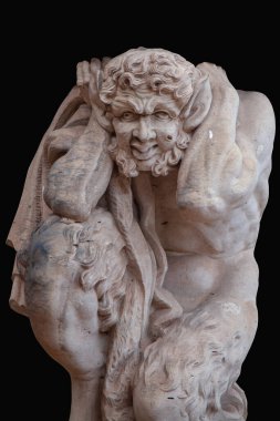 Pan 'ın antik heykeli (Faunus). Vahşiliğin, doğanın ve kırsal müziğin tanrısı. Bir keçinin kıçı, bacakları ve boynuzları var..