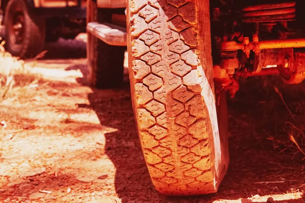 Close Wheels Tires Road Dust Sand Desert Symbol Adventures Travel — Stock Photo, Image