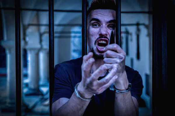 Δεμένος Χειροπέδες Ένα Μαχαίρι Φυλακισμένο Για Έγκλημα Τιμωρημένο Για Σοβαρή — Φωτογραφία Αρχείου