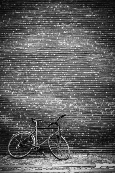 Foto Con Espacio Copia Bicicleta Vintage Pie Contra Pared Ladrillo — Foto de Stock