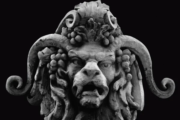 ハデス 冥王星 神は死者の王国です クロノスとレイ ゼウス ポセイドン デメテル ヘスタの兄弟の息子 黒を背景に孤立した古代の像 — ストック写真