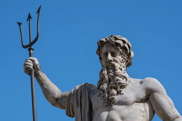 Древняя Статуя Бога Морей Океанов Нептуна Посейдон — стоковое фото