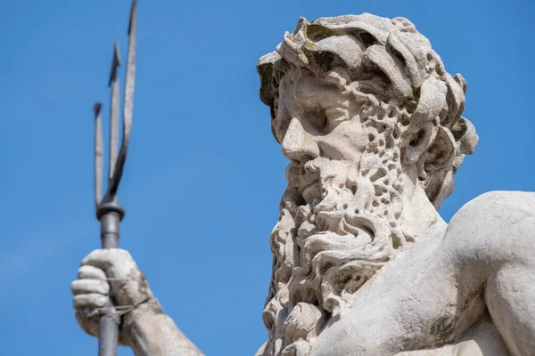 Fragmento Uma Estátua Antiga Deus Poderoso Mar Oceanos Neptuno Poseidon — Fotografia de Stock