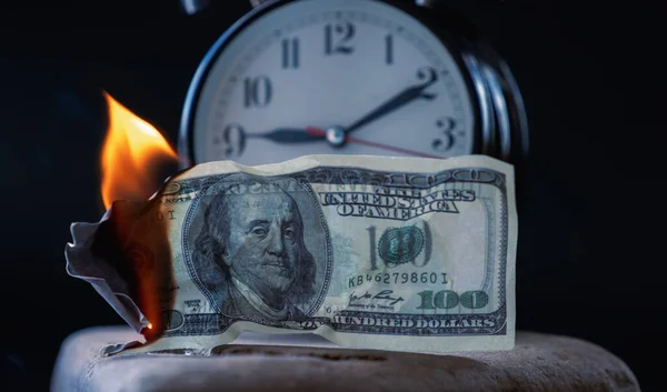 Burning Dollar Bills Clock Symbol Lost Time Opportunities Selective Focus — Stock Photo, Image