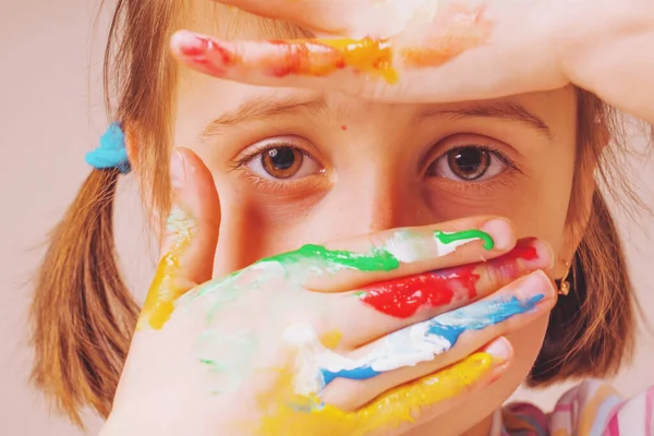 Arte Criatividade Férias Conceito Infância Feliz Imagem Engraçada Mãos Pintadas — Fotografia de Stock