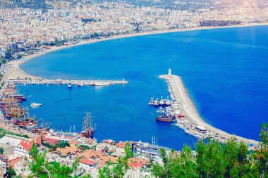 Akdeniz 'in manzarası. Turizm ve faaliyetler için en iyi yerler.