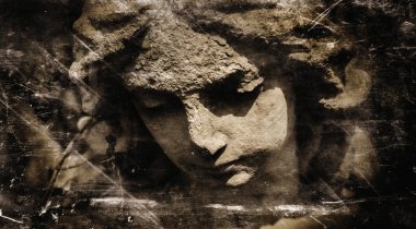 - Ölüm. Geçmişe dönük üzgün meleği acı, korku ve hayatın sonu olarak tasvir et. Antik heykel. 