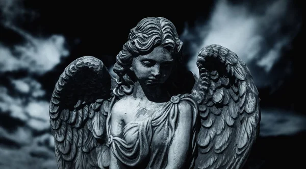 Retrato Dramático Anjo Fragmento Uma Estátua Antiga — Fotografia de Stock