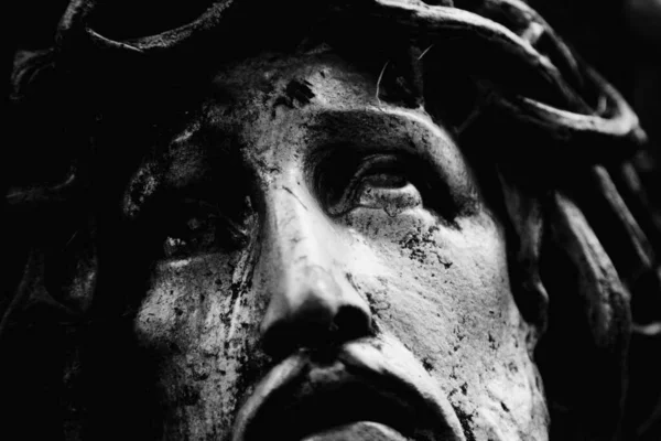 Visage Jésus Christ Couronne Épines Fragment Une Statue Ancienne — Photo